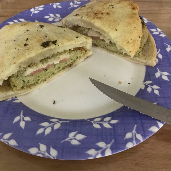 review photo of Pizzeria El Golpe Sandwich De Falafel Rellena De Jamón Y Queso shared by @cynxmar on 26 Dec 2021 - review