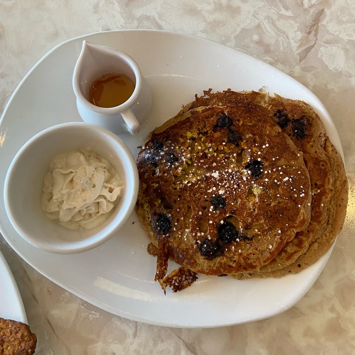 review photo of Silver Diner Oat Milk Blueberry Pancakes shared by @kailanin on 27 Dec 2021 - review