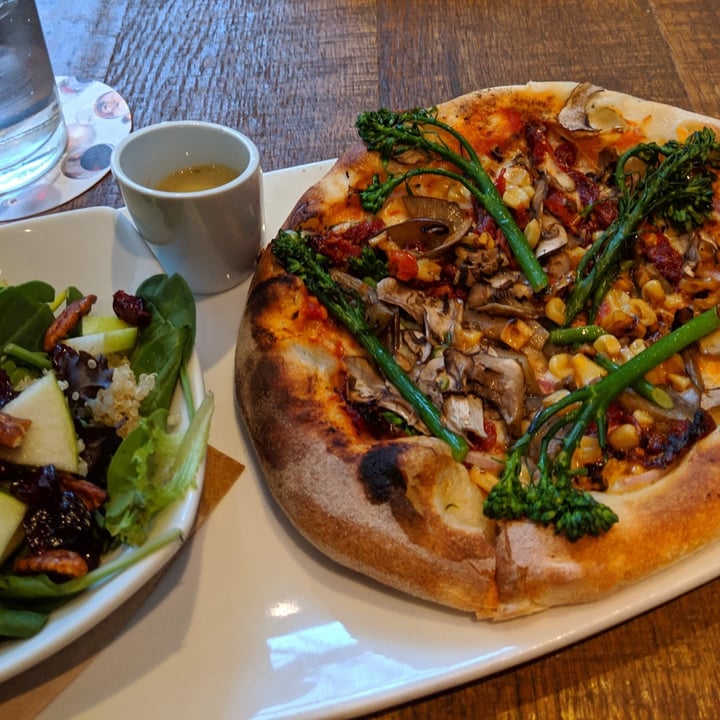 photo of Vegan Pizza Spicy Thai Pizza shared by @graciec on  31 Jul 2020 - review