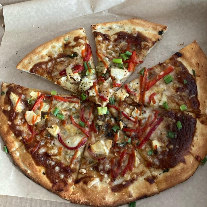 photo of CHEZ ZAC Pizzeria - Delivery / Livraison / Takeaway Thai Pizza shared by @vieveg on  15 Nov 2021 - review