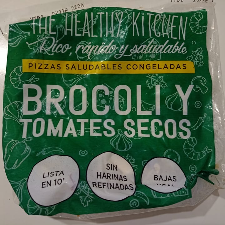 photo of The Healthy Kitchen Pizza De Brócoli Y Tomates Secos shared by @joaquinet on  30 Oct 2021 - review