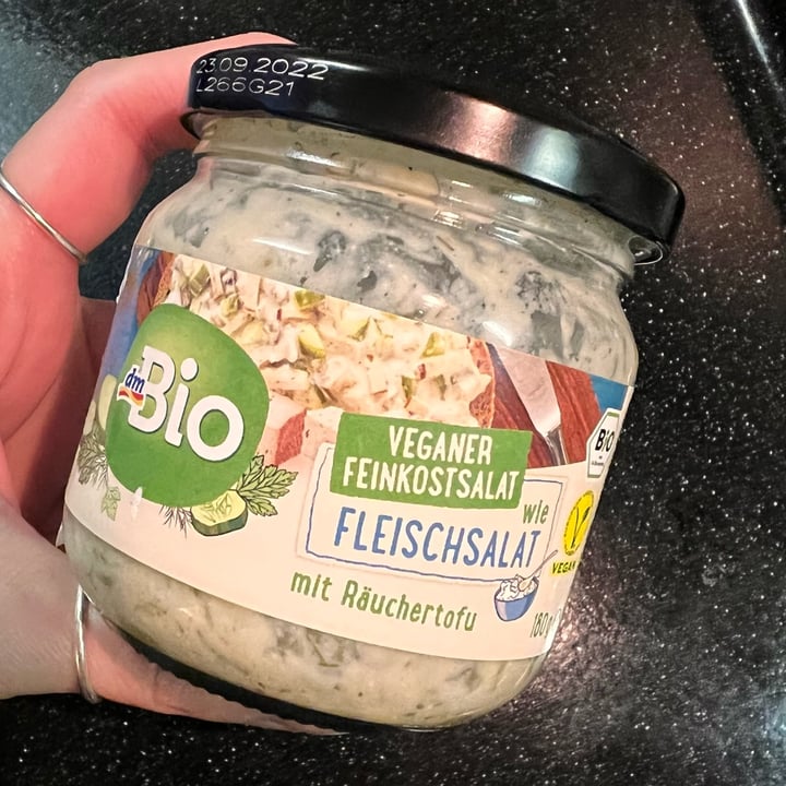 photo of dmBio Insalata con cetrioli, tofu affumicato ed erbe aromatiche shared by @diventovegana on  15 Apr 2022 - review
