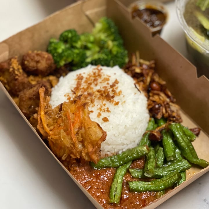 photo of Warung Ijo Nasi Lemak Fried Chicken shared by @veggiexplorer on  23 Oct 2021 - review