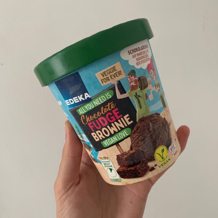 photo of Edeka Chocolate Fudge Brownie Ice Cream shared by @veganbypauline on  23 Jul 2021 - review