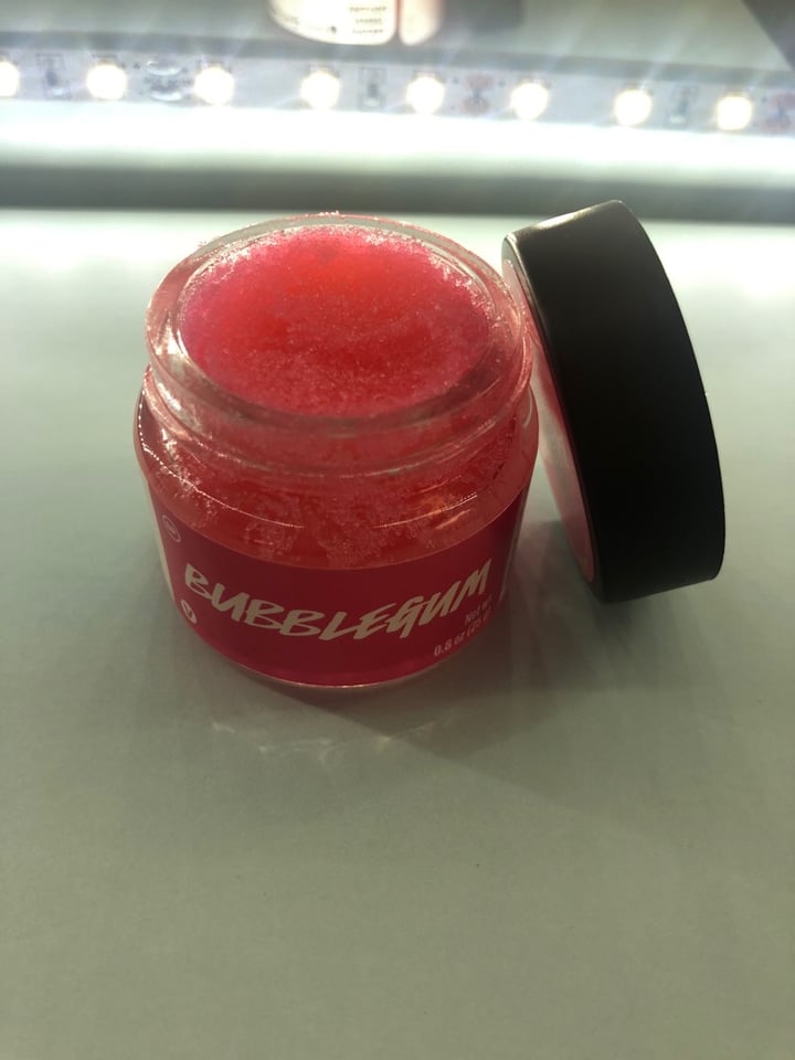 photo of LUSH Fresh Handmade Cosmetics Bubblegum Lip scrub shared by @oliviajanelle31 on  14 Dec 2019 - review
