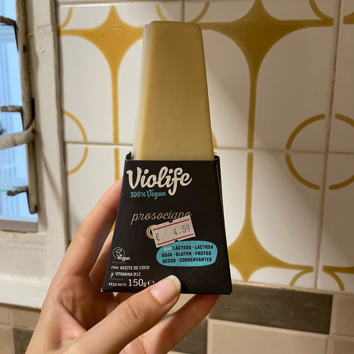 review photo of Violife Prosociano Cuña shared by @elenailulena on 27 Feb 2022 - review