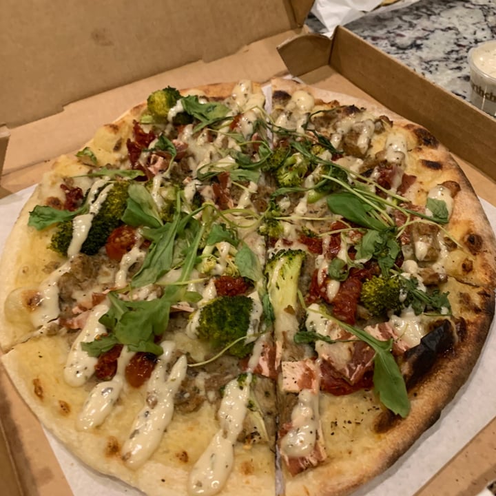 photo of Virtuous Pie Pesto CBR Pizza shared by @jessiejonas on  08 Dec 2020 - review