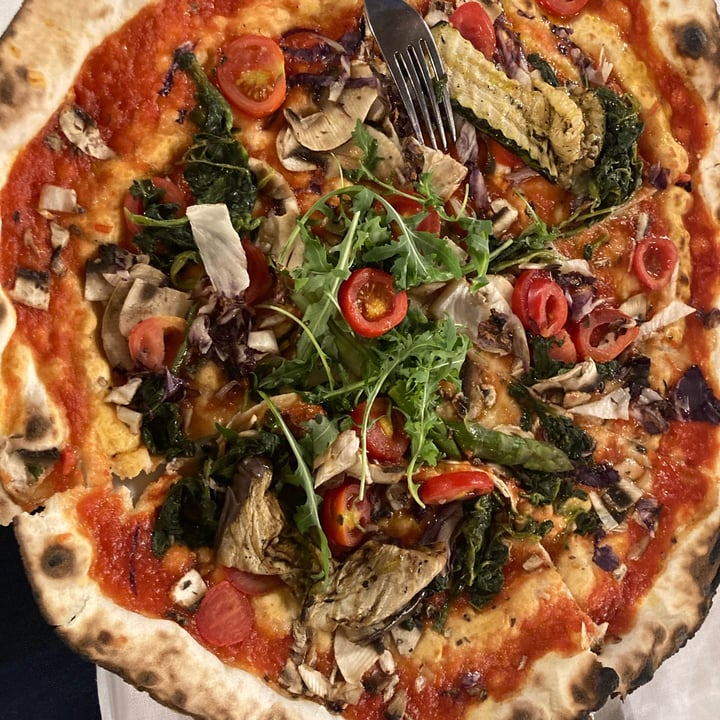 review photo of La Corte del Duca Pizzeria Pizza Verdure Miste, Funghi, Rucola E Pomodorini shared by @bavvi on 09 Oct 2022 - review