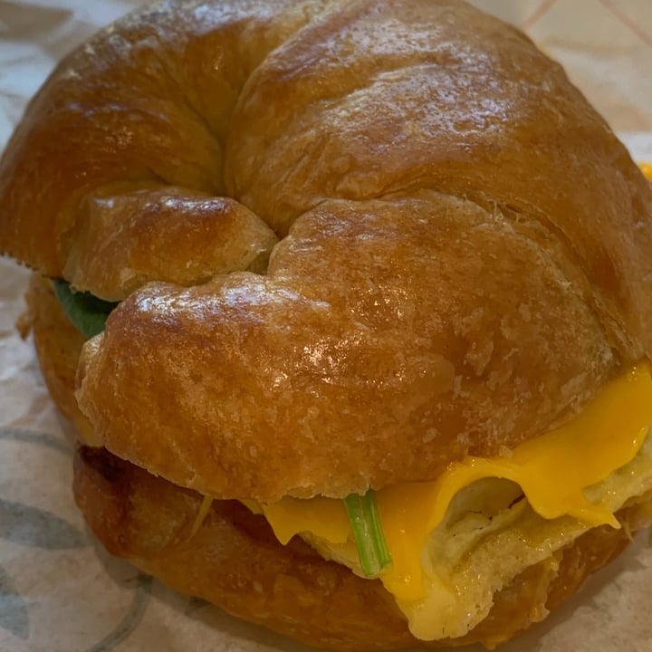 photo of Plant Power Fast Food egg and cheese croissant shared by @veghui on  02 Sep 2022 - review