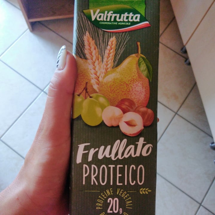 photo of Valfrutta Frullato Proteico Pera Uva Nocciola shared by @cuochettavegana on  05 Jul 2022 - review