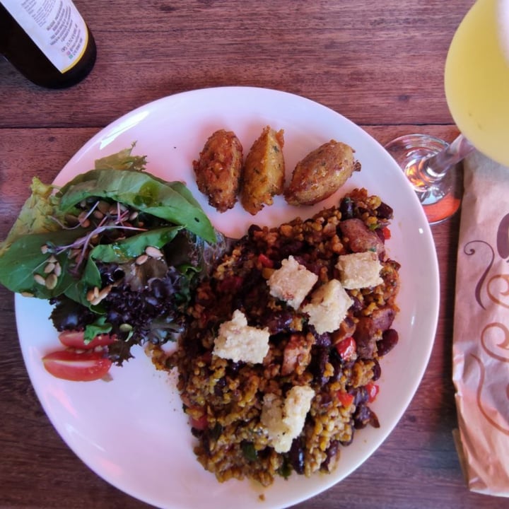 review photo of GrĂŁo culinĂĄria vegetariana natural Falafel no prato do dia. shared by @naturalbrazil on 23 Mar 2022 - review
