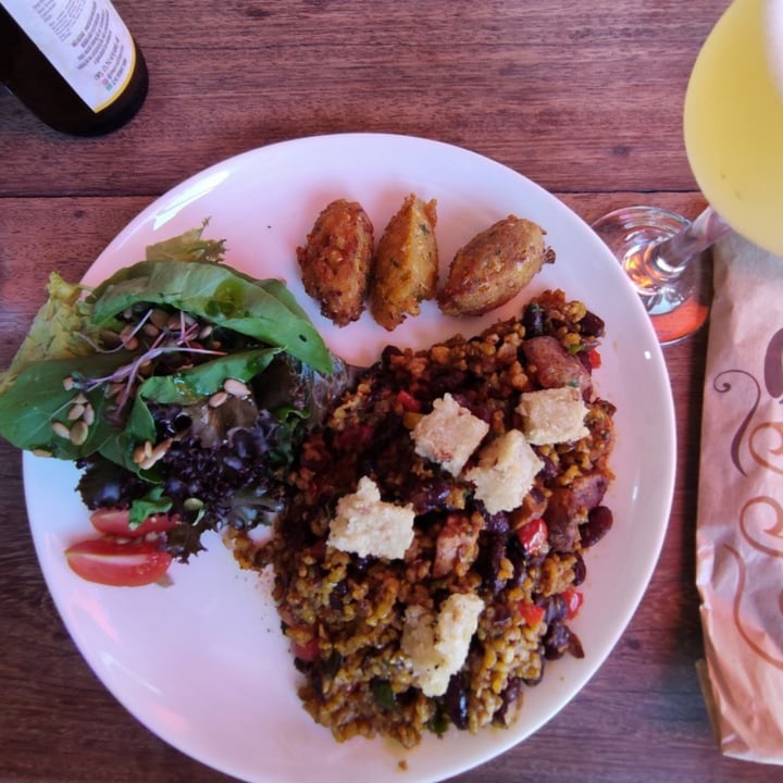 photo of Grão culinária vegetariana natural Falafel no prato do dia. shared by @naturalbrazil on  23 Mar 2022 - review