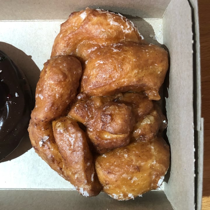 photo of Mmm Donuts • Café & Bakery Apple Fritter shared by @ethicalehme on  24 Dec 2021 - review