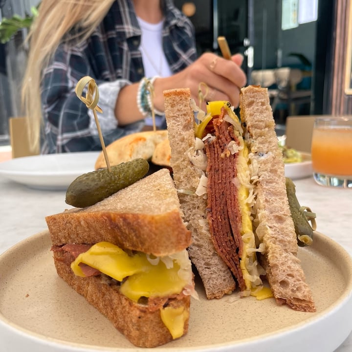 photo of Stefano's Sandwiches vegan corn’d beef shared by @breathegrace on  19 Sep 2021 - review