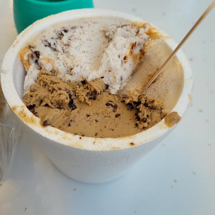 photo of Ainara Helados Veganos Dulce De Leche Cabsha shared by @elielieli on  22 Sep 2021 - review