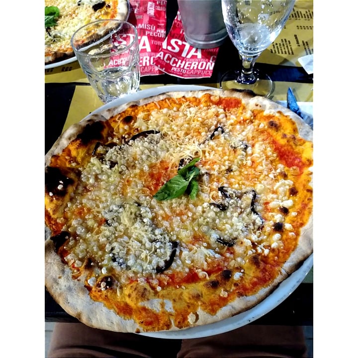 photo of Pizzeria Frontoni Vegan pizza parmigiana shared by @goveg on  24 Oct 2021 - review
