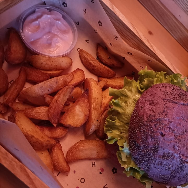 photo of Flower Burger Cheesy Cecio shared by @benedettac on  15 May 2022 - review