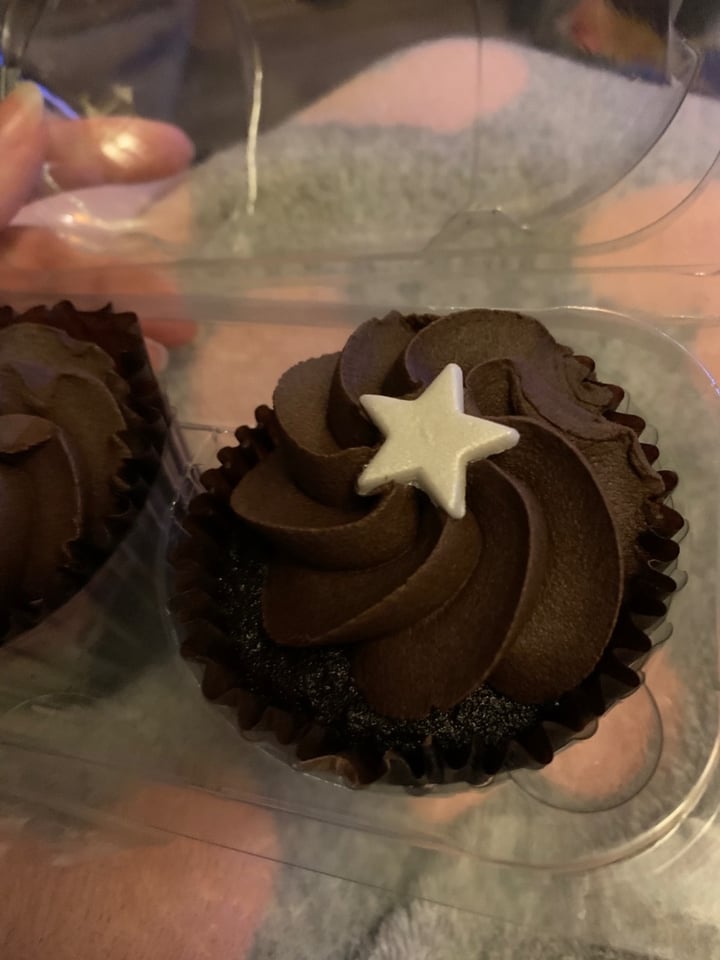 review photo of GRO Chocolate Cupcakes shared by @josiie on 06 Mar 2020 - review