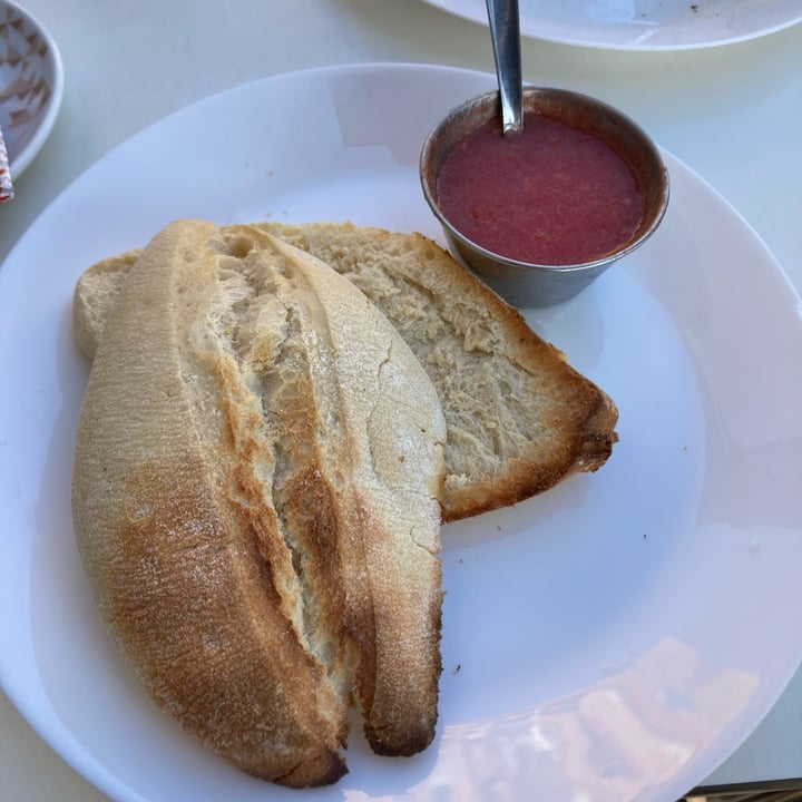 review photo of Bar Cafetería El Duende Tostadas de aceite y tomate shared by @veganwildce on 14 Nov 2022 - review