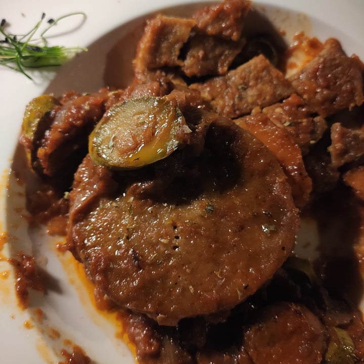 review photo of Ristorante Angolo Divino scaloppe di seitan su letto di ratatouille shared by @chiarapepsii on 04 Aug 2022 - review
