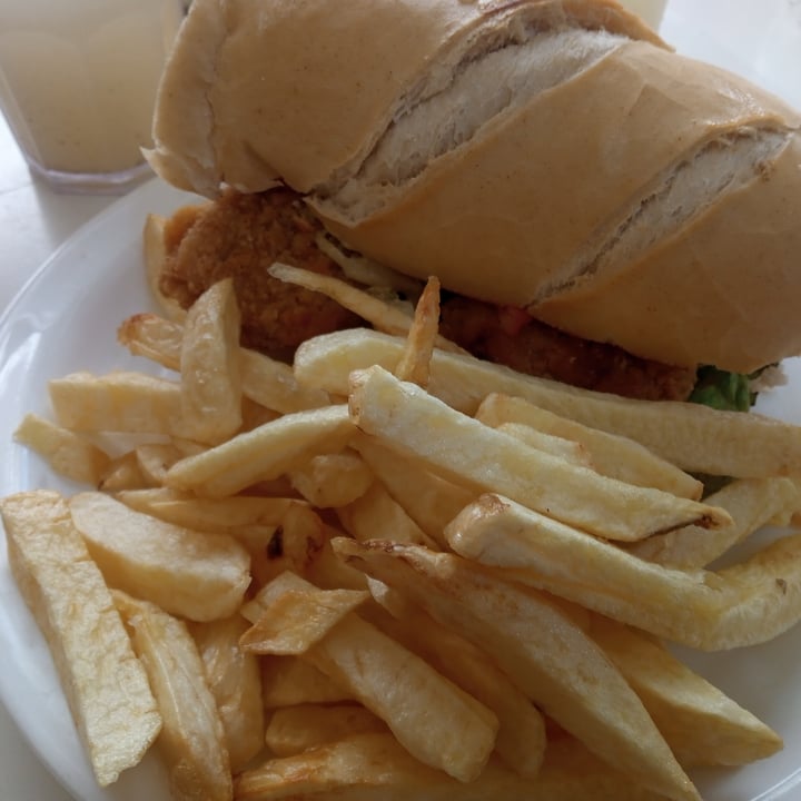 photo of Loving Hut Microcentro Tofu sandwich shared by @barbymorgan on  14 Dec 2021 - review