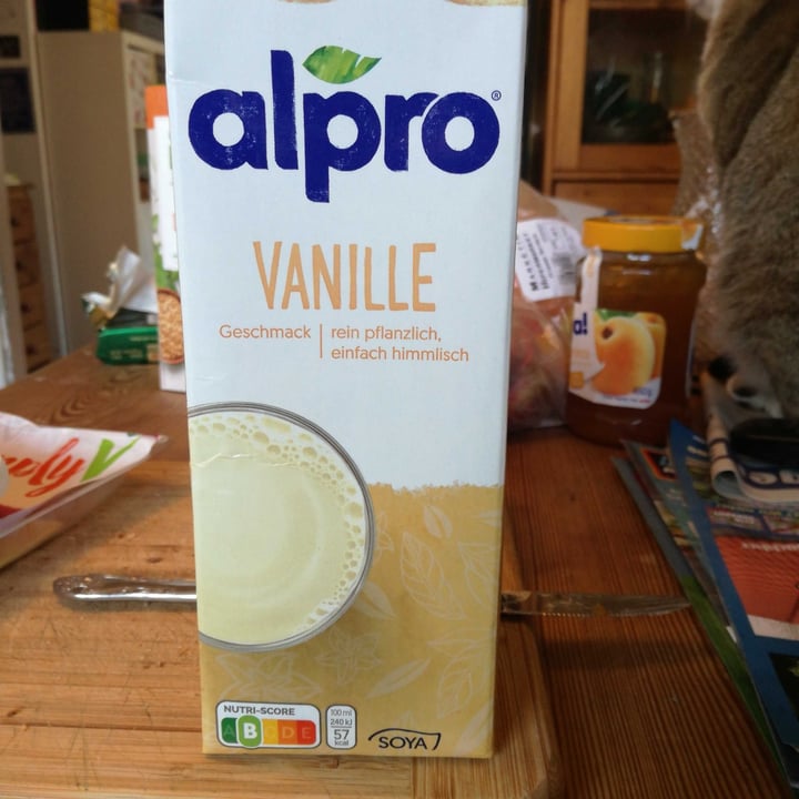 photo of Alpro Soya Vanille Drink shared by @vilaberardi on  14 Apr 2021 - review
