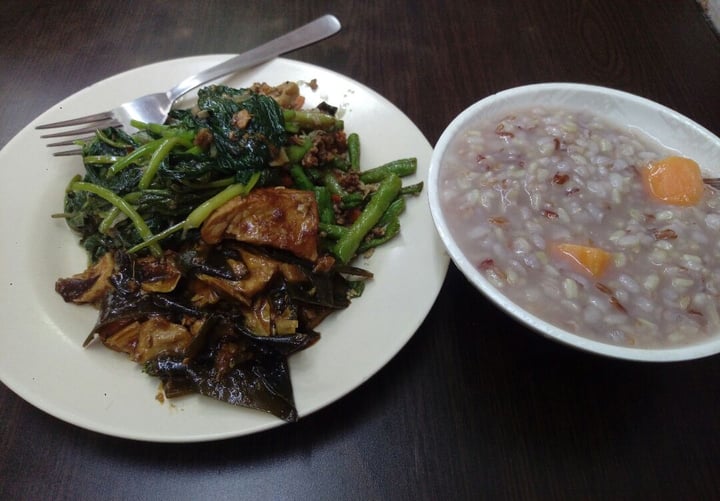 photo of Yi Xin Vegetarian Mixed Vegetable with brown rice porridge shared by @peanutyabs on  20 Feb 2020 - review