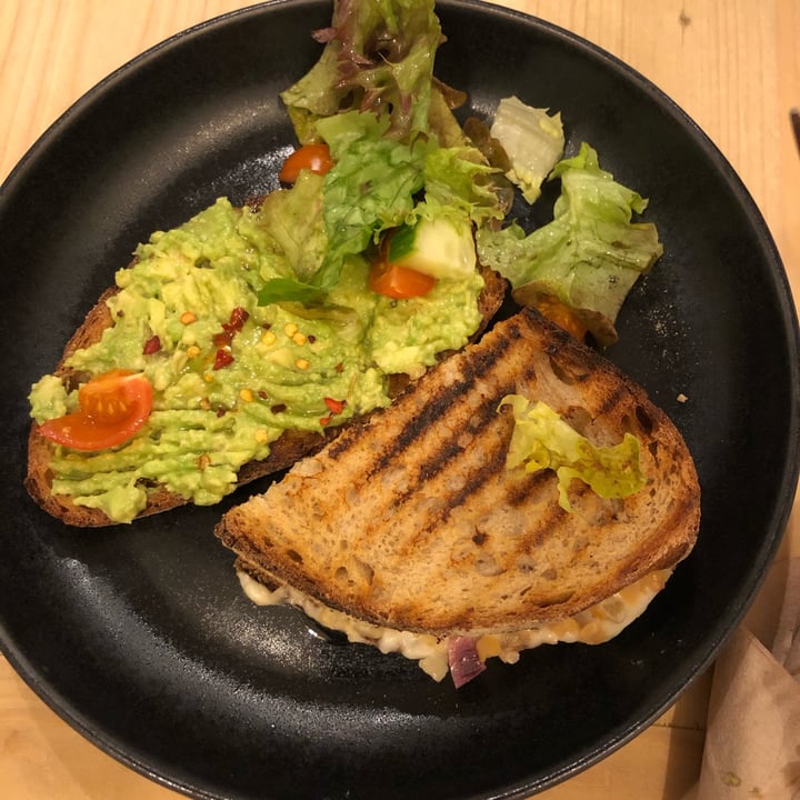photo of CASCARA Avocado On Toast shared by @katyber76 on  06 Jan 2022 - review