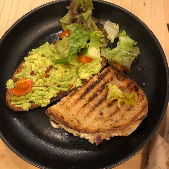 review photo of CASCARA Avocado On Toast shared by @katyber76 on 06 Jan 2022 - review