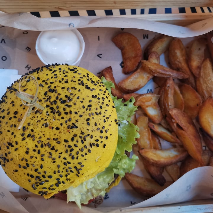 photo of Flower Burger Hercules Burger shared by @elevegansoul on  06 Nov 2022 - review