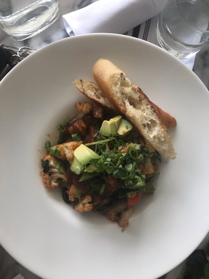 photo of Gratitude Beverly Hills Barbecue tempeh scramble shared by @mariapacheco on  18 Apr 2019 - review