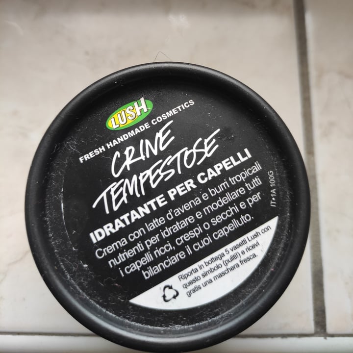 photo of LUSH Fresh Handmade Cosmetics Crine tempestose shared by @alessandrabalestreri on  20 Apr 2022 - review