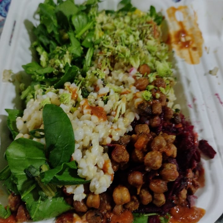 photo of Estilo Veggie Bowl rompe coco shared by @flornoetzel on  12 Sep 2021 - review