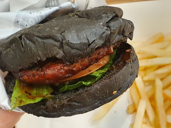 photo of Noodle Face A Meatless Cuisine BBQ Charcoal Burger shared by @shengasaurus on  24 Dec 2019 - review