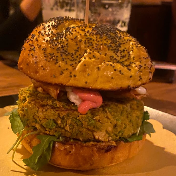 photo of Old England Pub - Pub Birreria Padova Porn burger vegan shared by @kesidb on  17 Oct 2022 - review