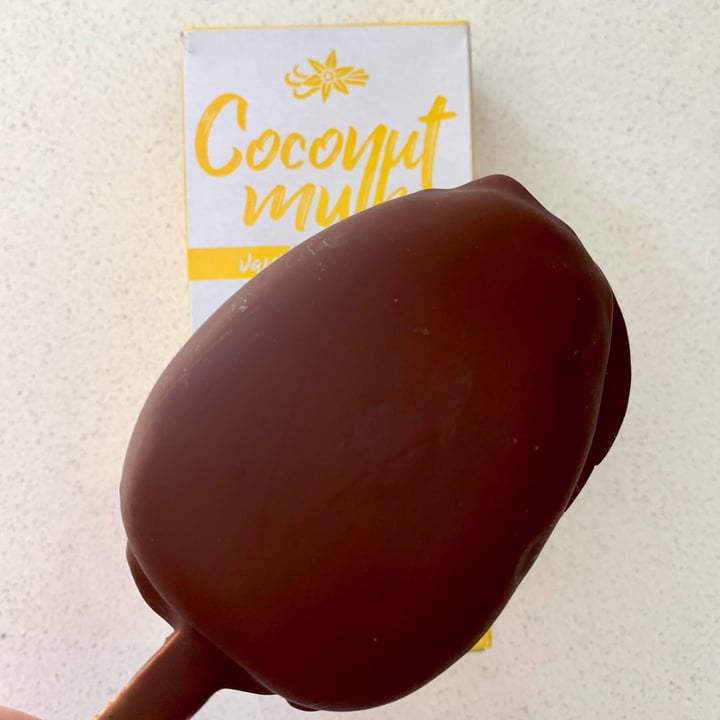 photo of Mylk Ice Cream  Cashew Coconut vanilla creme bar shared by @teex on  08 Jan 2022 - review