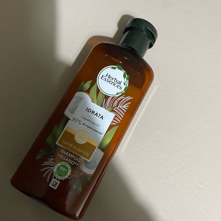 photo of Herbal Essences Shampo shared by @verobell28 on  13 Mar 2022 - review