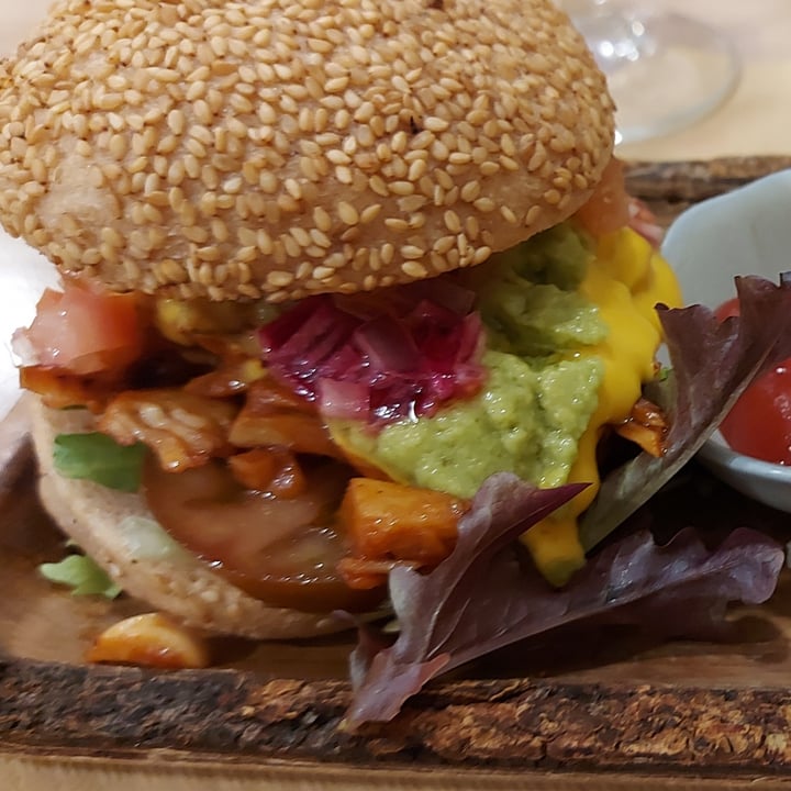 photo of La Tomasa de Jorge Juan Pulled vork burger shared by @gailgens on  17 Apr 2021 - review