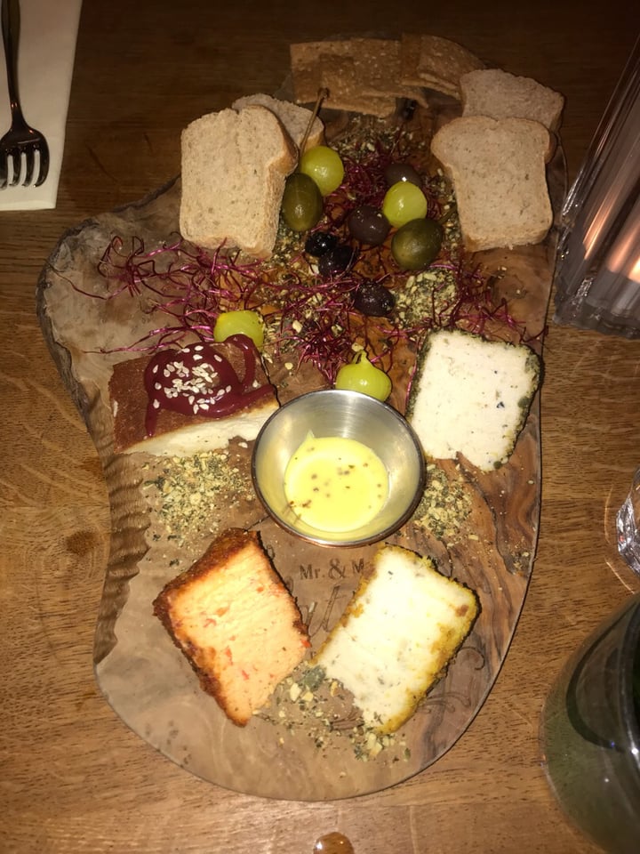 review photo of Mr. & Mrs. Watson cheeze shared by @charlyy on 03 Dec 2019 - review