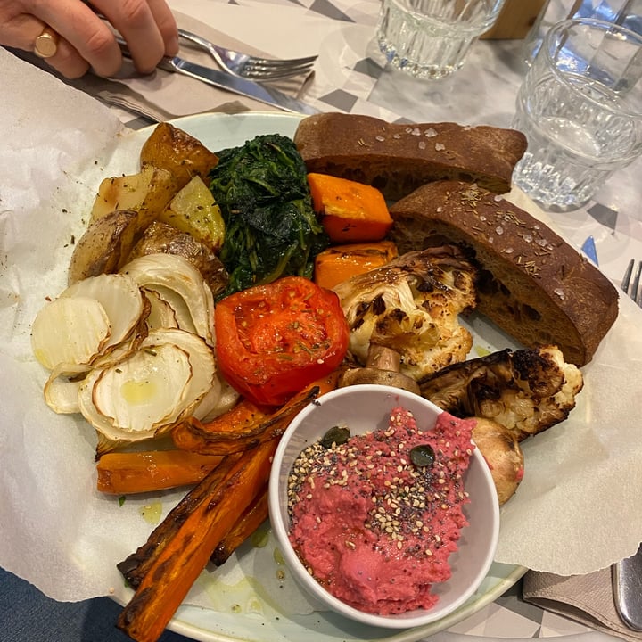 review photo of Casamadie Hummus Viola con Verdure Grigliate shared by @gio46percento on 04 Jan 2022 - review
