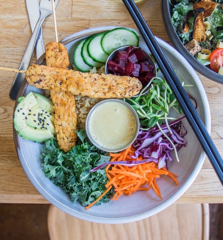 review photo of Crudessence Tempeh Quinoa Bowl shared by @cassou on 29 Jan 2020 - review