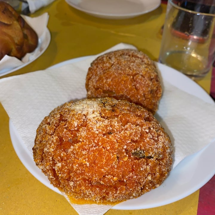 photo of Breaking Bread Arancino all'arrabbiata shared by @veronicalulli on  30 Oct 2021 - review
