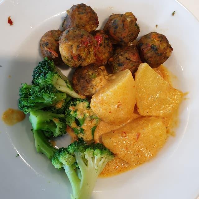 Photo of the dish “Vegetable balls with coconut curry”