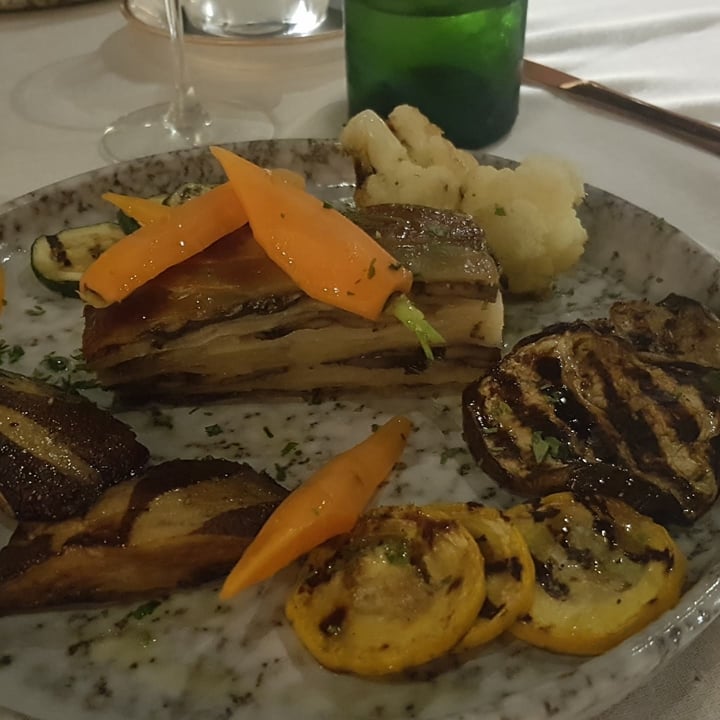 photo of Leonardo Restaurant Dubai Grill Vegetables Platter shared by @kenyacapra on  06 May 2022 - review