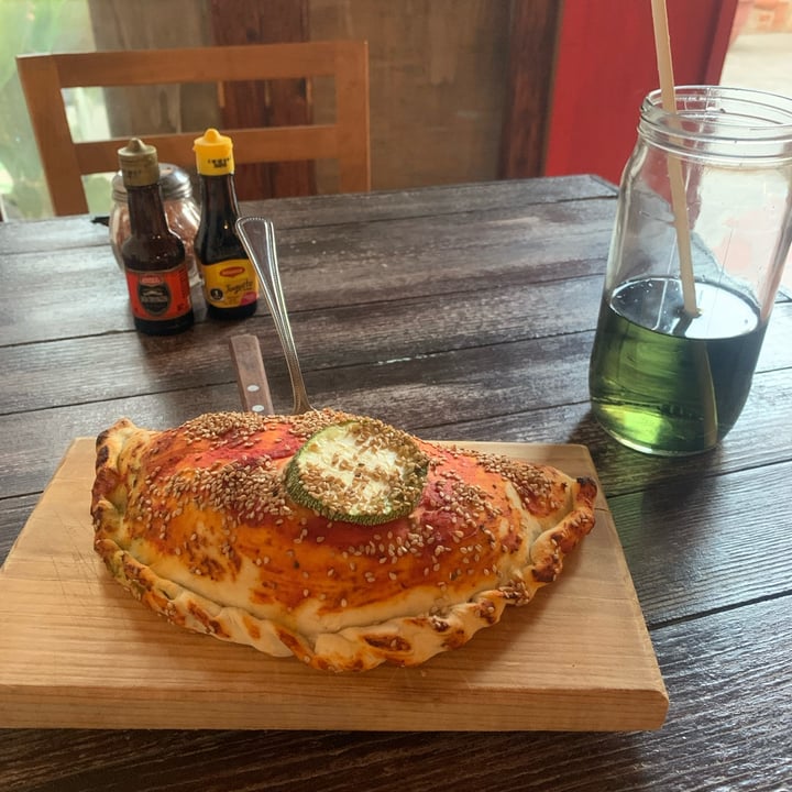 photo of La rana vegana restaurant Calzone shared by @stefantispecista on  11 Jun 2022 - review