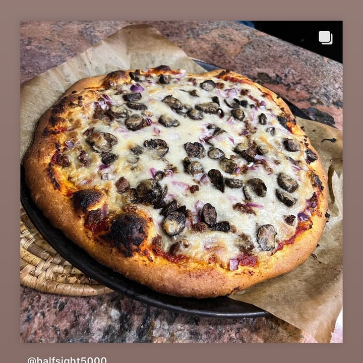 photo of Miyoko's Creamery Liquid Vegan Pizza Mozzarella shared by @halfsight on  21 Mar 2022 - review