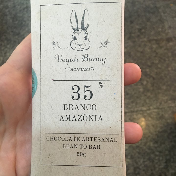 review photo of vegan Bunny Chocolate Branco Amazônia 35% shared by @vivegana on 21 Oct 2022 - review