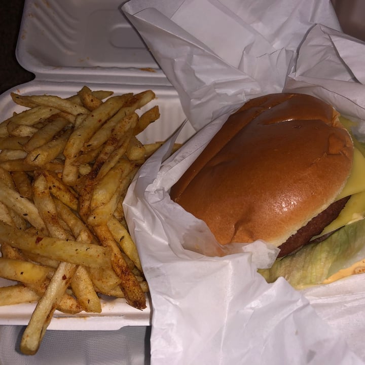 photo of Timmy's Bar & Kitchen Double Cheese Burger shared by @brandonthefruit on  06 Apr 2022 - review