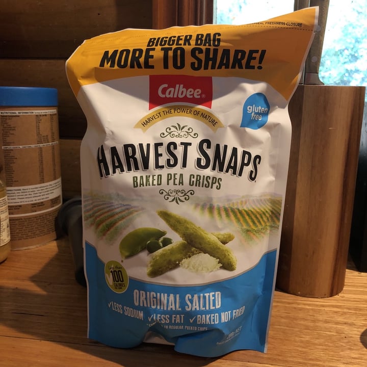 photo of Calbee Harvest Snaps Baked Pea Crisps shared by @whoisjoanne on  21 May 2020 - review