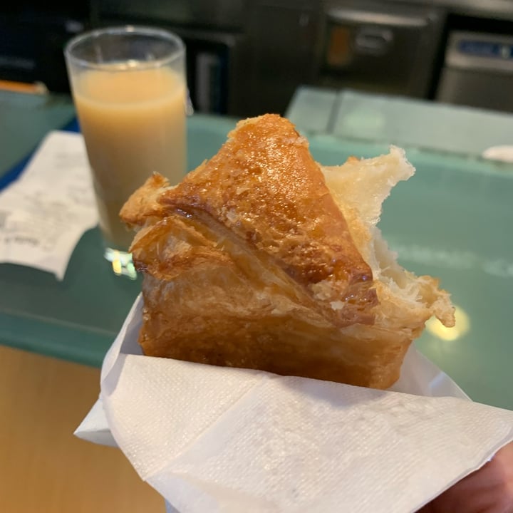 photo of Autogrill Croissant Vegano shared by @gaia32 on  10 Jun 2022 - review